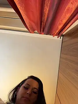 Hotmomcheckk_'s cam snapshot