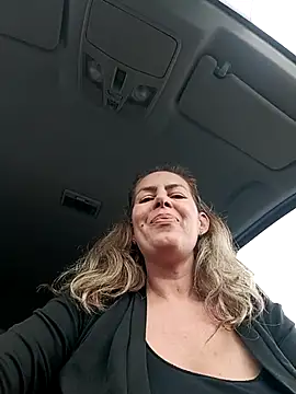 uber_babe's cam snapshot