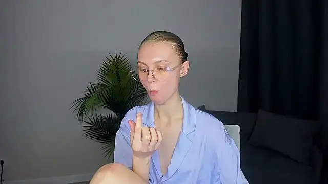 PhoebeMay's cam snapshot