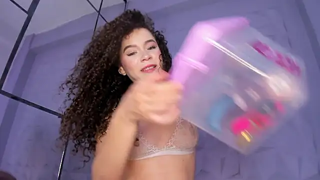 _LittleLia's cam snapshot