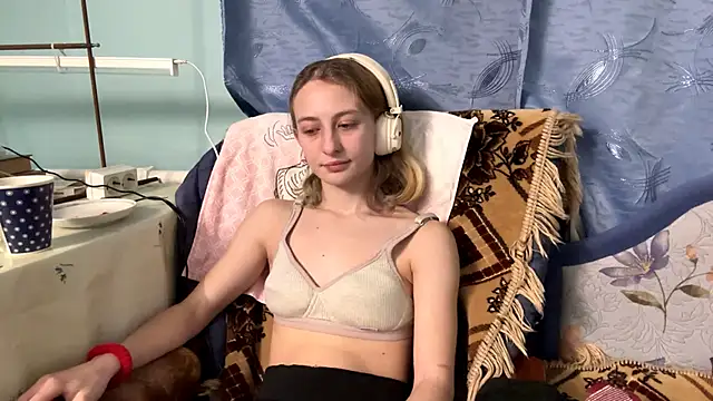 AmeliLia's cam snapshot