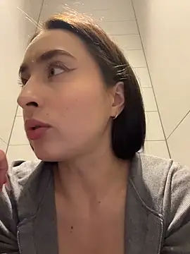 Holly_Play live sex cam