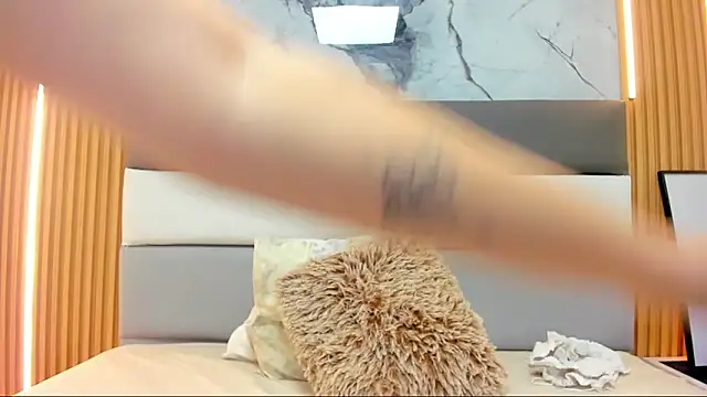 LEYNABRAUN's cam snapshot