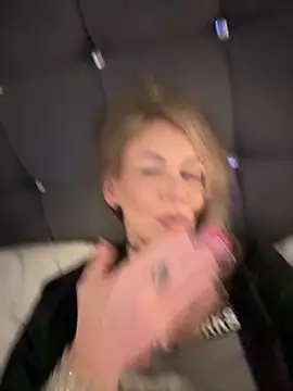 blondebitch2 live sex cam