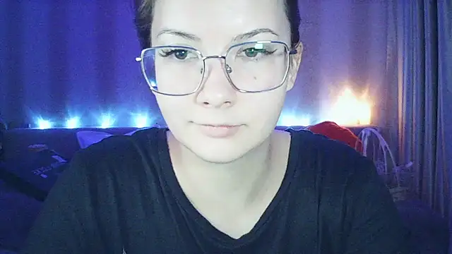 MoodieMira's cam snapshot