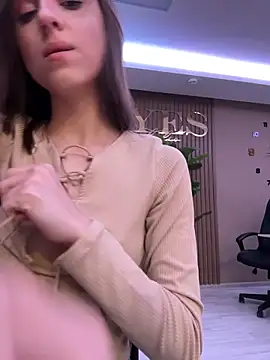 yourselenaa's cam snapshot