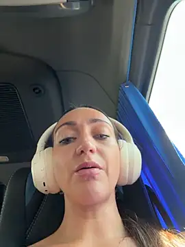 Ninabigtitied's cam snapshot