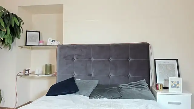 AdrianaCult's cam snapshot