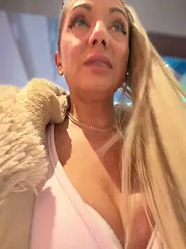 adya-aly's cam snapshot