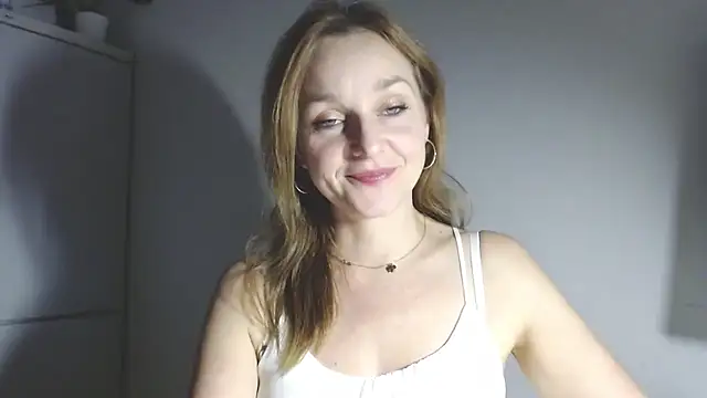 AliciaDesire's cam snapshot