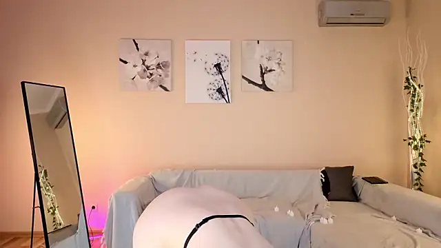 E1ara's cam snapshot