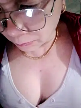 small-house123's cam snapshot