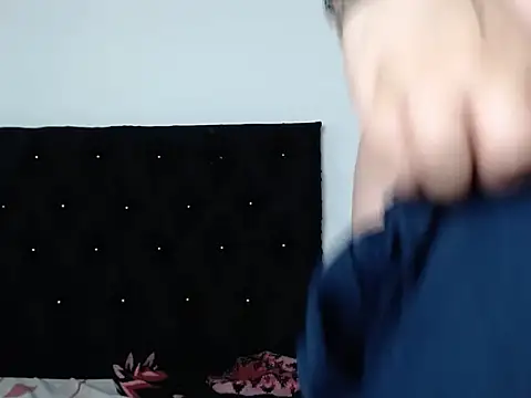 LauraHorny69's cam snapshot