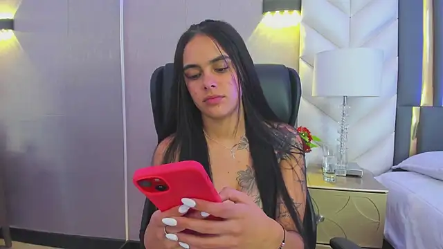 ChloeHarper_ live sex cam