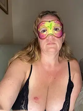 largeboobies30's cam snapshot