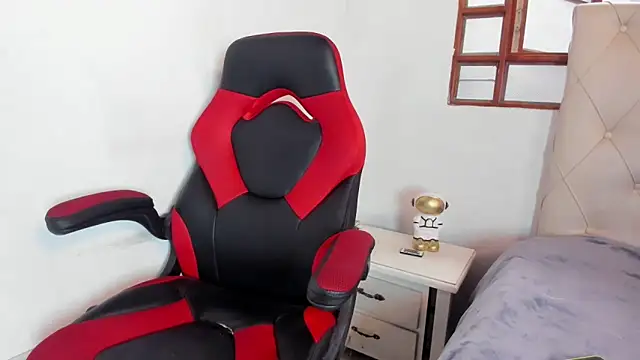 oliver_price1's cam snapshot