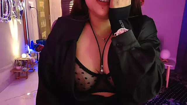 Mitikaa live sex cam