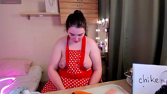 Alice_next_door's cam snapshot