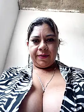 Laura-Hernandez live sex cam