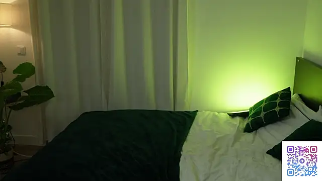 MilaFlame's cam snapshot