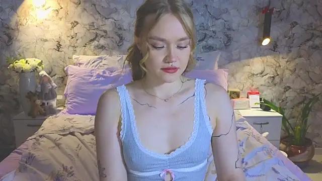 Aurora_Golden1's cam snapshot