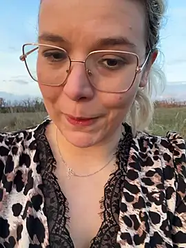 EmyLana live sex cam