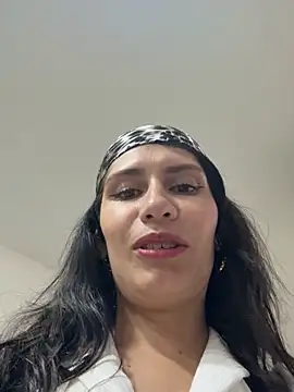 Alysson-- live sex cam