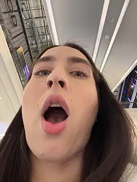 Holly_Play's cam snapshot