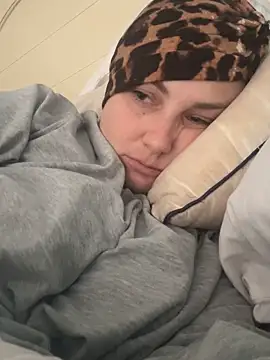 MilfyMrsRobinson live sex cam