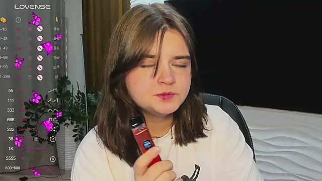 LanaTreades's cam snapshot