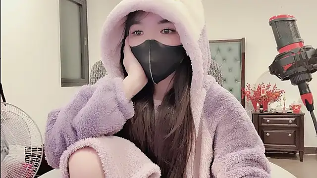 Caryln-Bun live sex cam