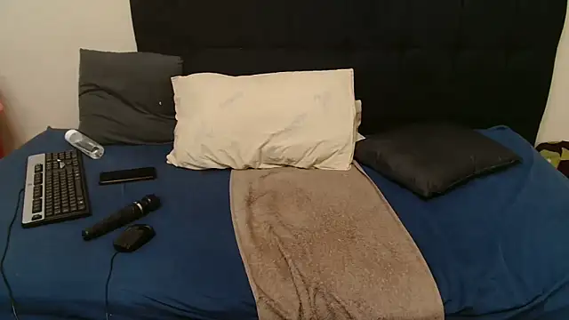 CaramelBootty live sex cam