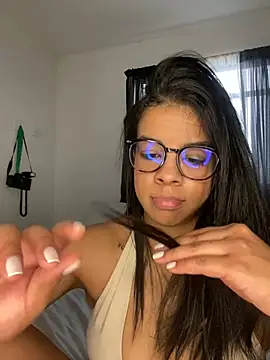 trianawhite live sex cam