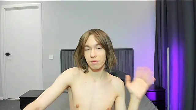 kr1sfemboy live sex cam