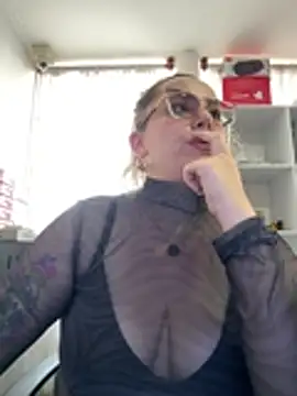 CurvyLust_x's cam snapshot