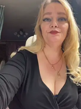 Sweet-blonde's cam snapshot