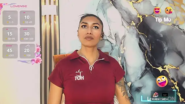 khiara_moretti live sex cam