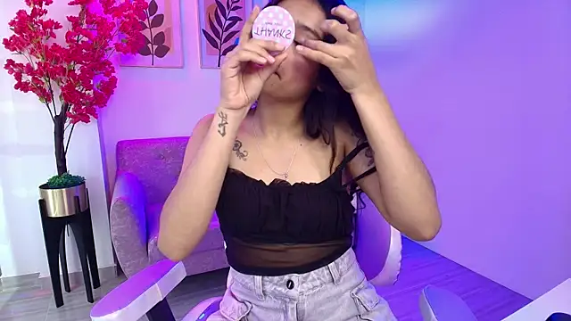 Maddie_T18's cam snapshot