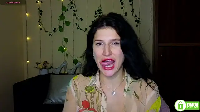 Alianna_Solo_Kisses live sex cam