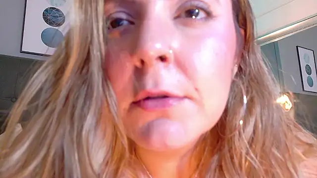 AmbarRoberts_'s cam snapshot