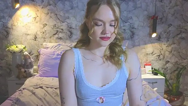 Aurora_Golden1's cam snapshot