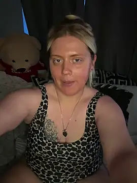 Blondiee3088's cam snapshot