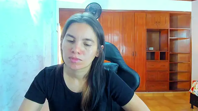 Emily_and_Soffy's cam snapshot