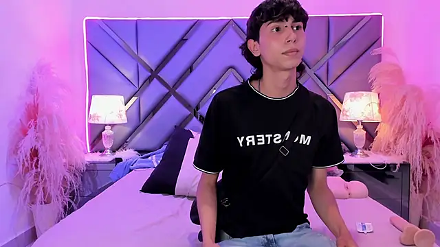 Milan_LewisS live sex cam