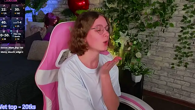 Mia_Mooore's cam snapshot