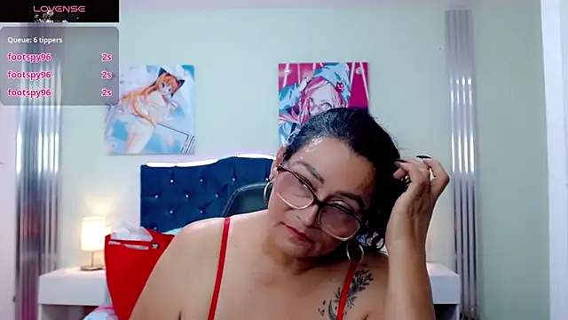 Lulu_mommyHot's cam snapshot