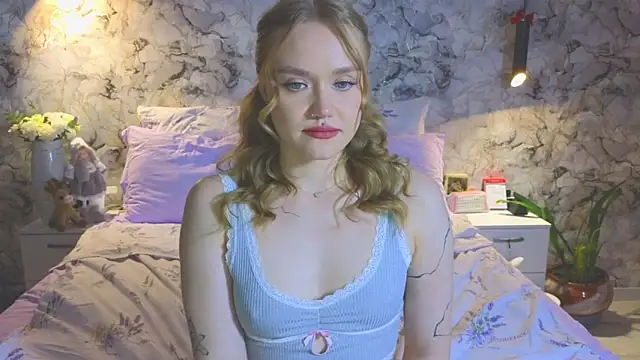 Aurora_Golden1's cam snapshot