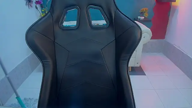 amara_brunette's cam snapshot