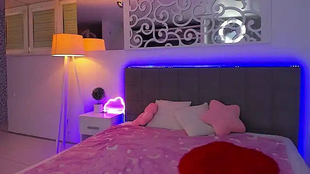 LuisaClover's cam snapshot