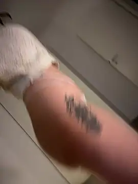 Ella_Charm's cam snapshot